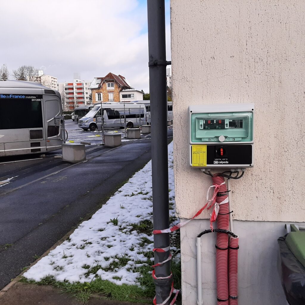 Remplacement d'un coffret de commande de pompe de relevage.