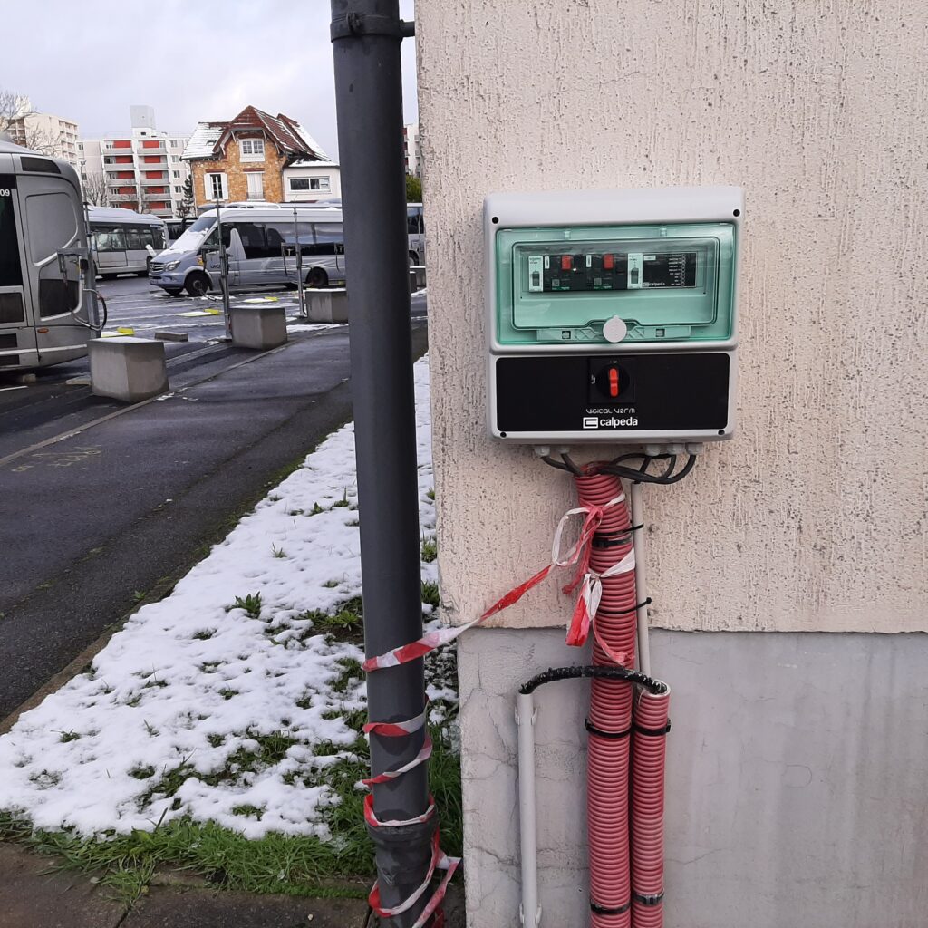 Remplacement d'un coffret de commande de pompe de relevage.